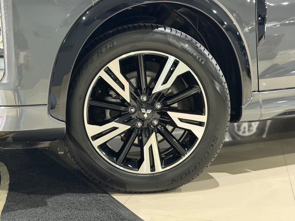 Mitsubishi Eclipse Cross Cinza