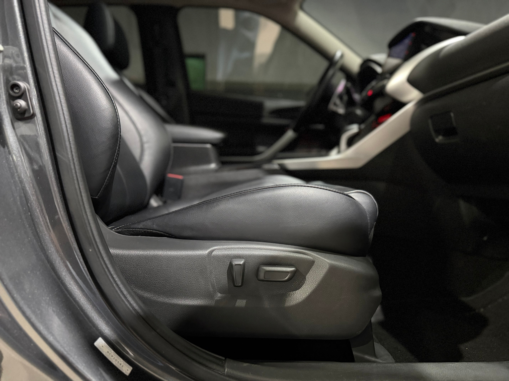 Mitsubishi Eclipse Cross Cinza
