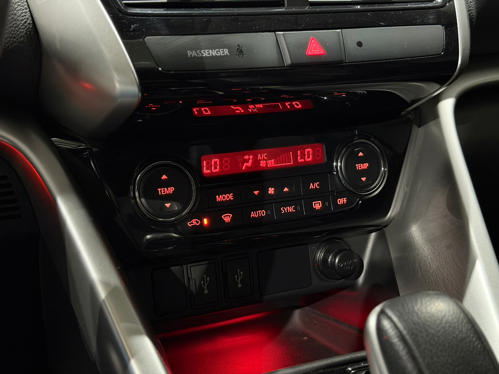 Mitsubishi Eclipse Cross Cinza