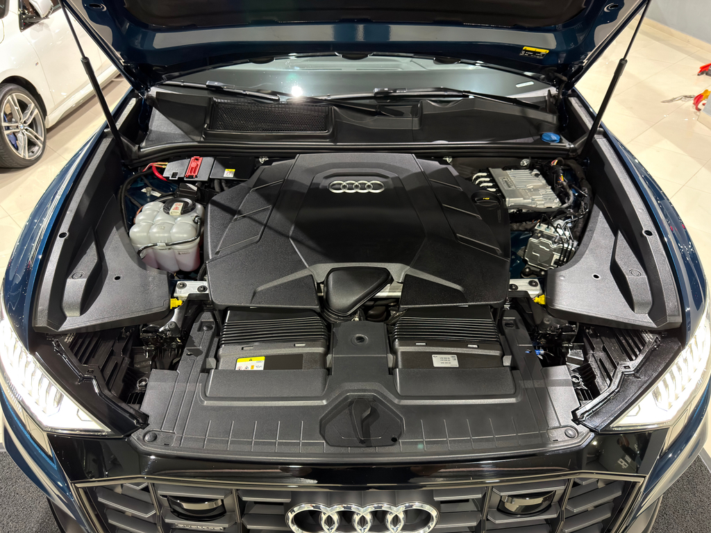 Audi Q8 Azul