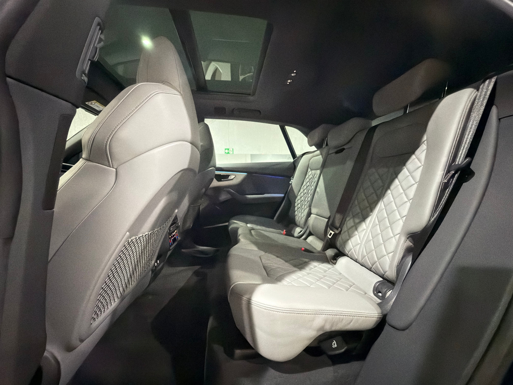 Audi Q8 Azul