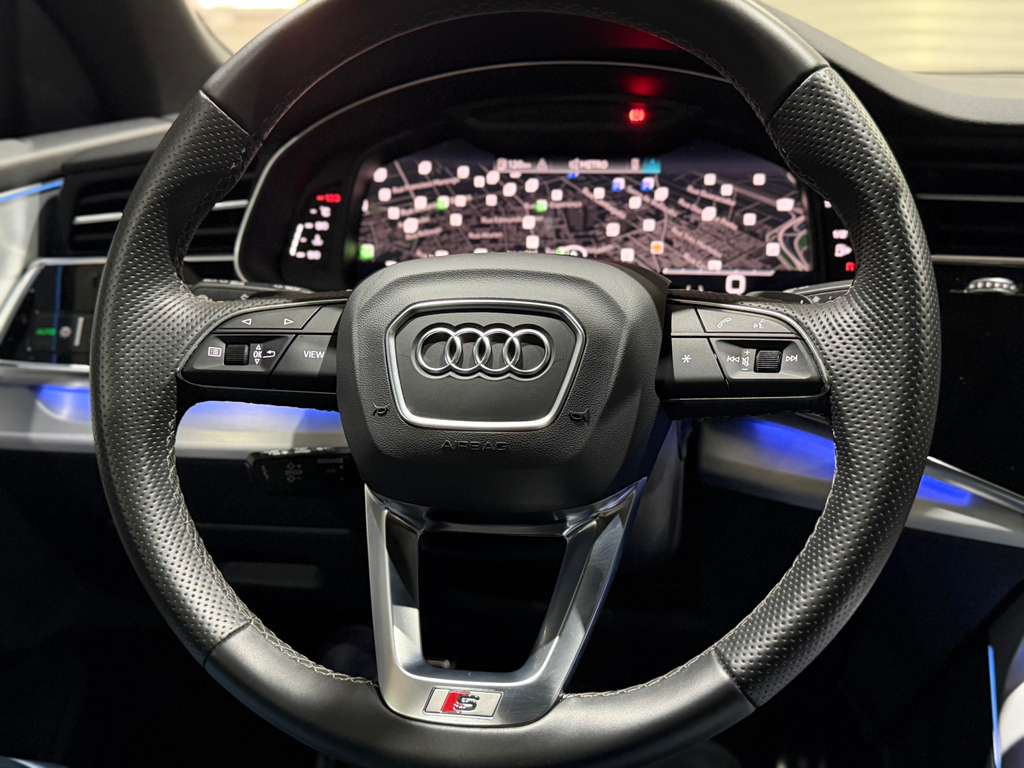 Audi Q8 Azul