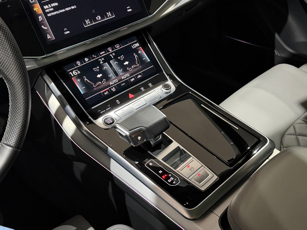 Audi Q8 Azul