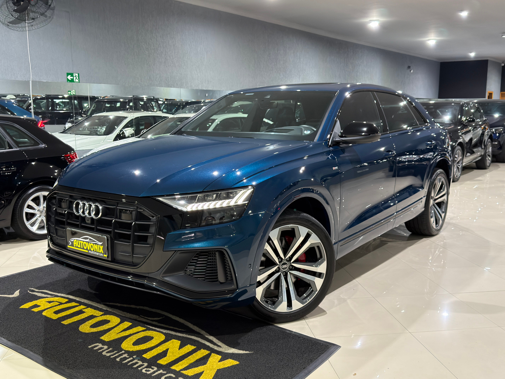 Audi Q8 Azul