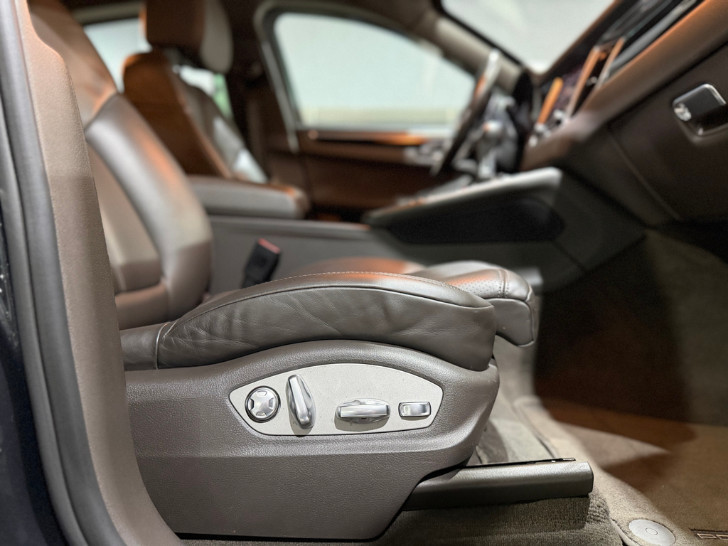 Porsche Macan Cinza