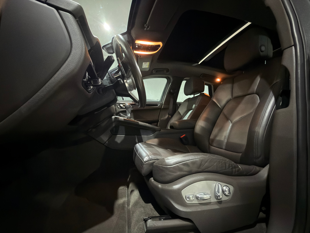 Porsche Macan Cinza