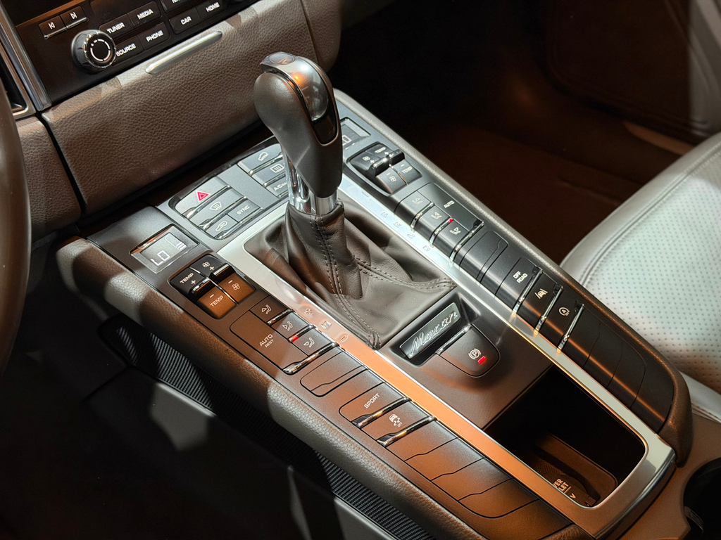 Porsche Macan Cinza
