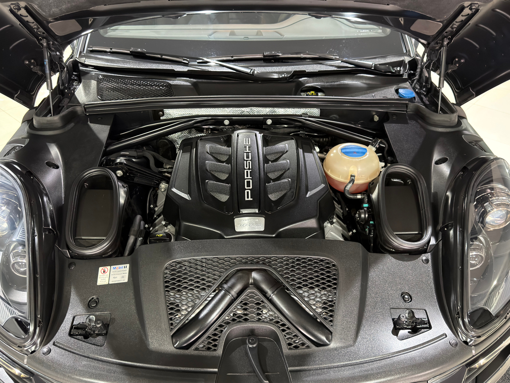 Porsche Macan Cinza