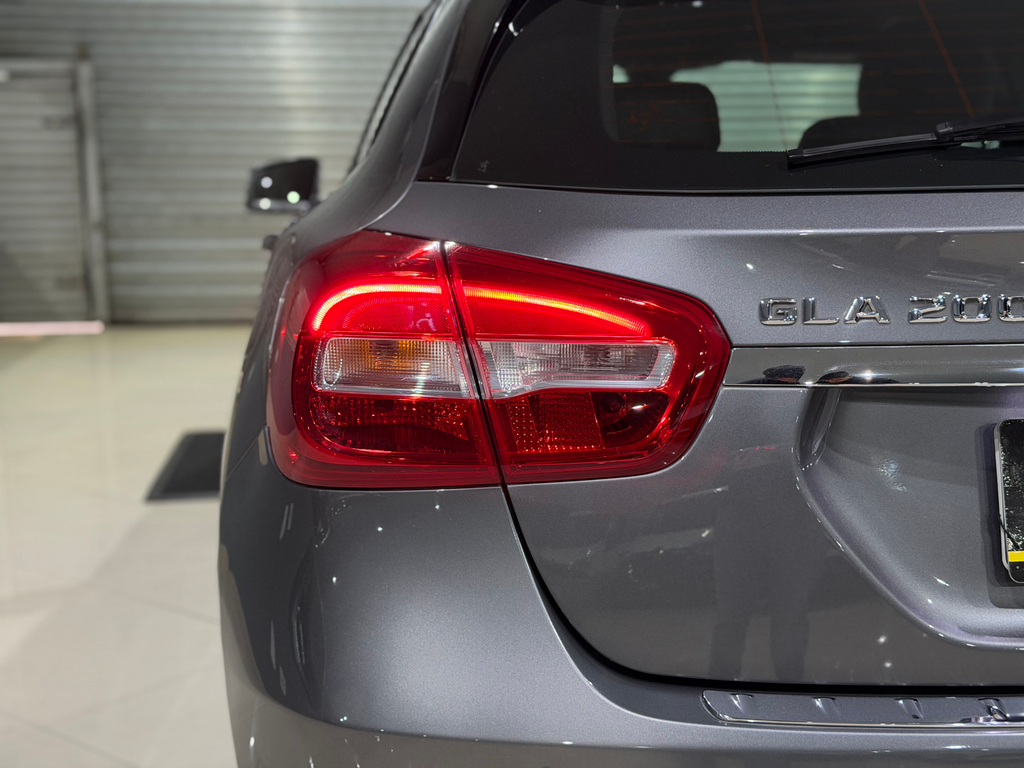 Mercedes Benz GLA-200 Cinza