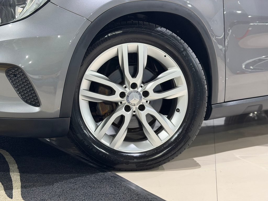Mercedes Benz GLA-200 Cinza