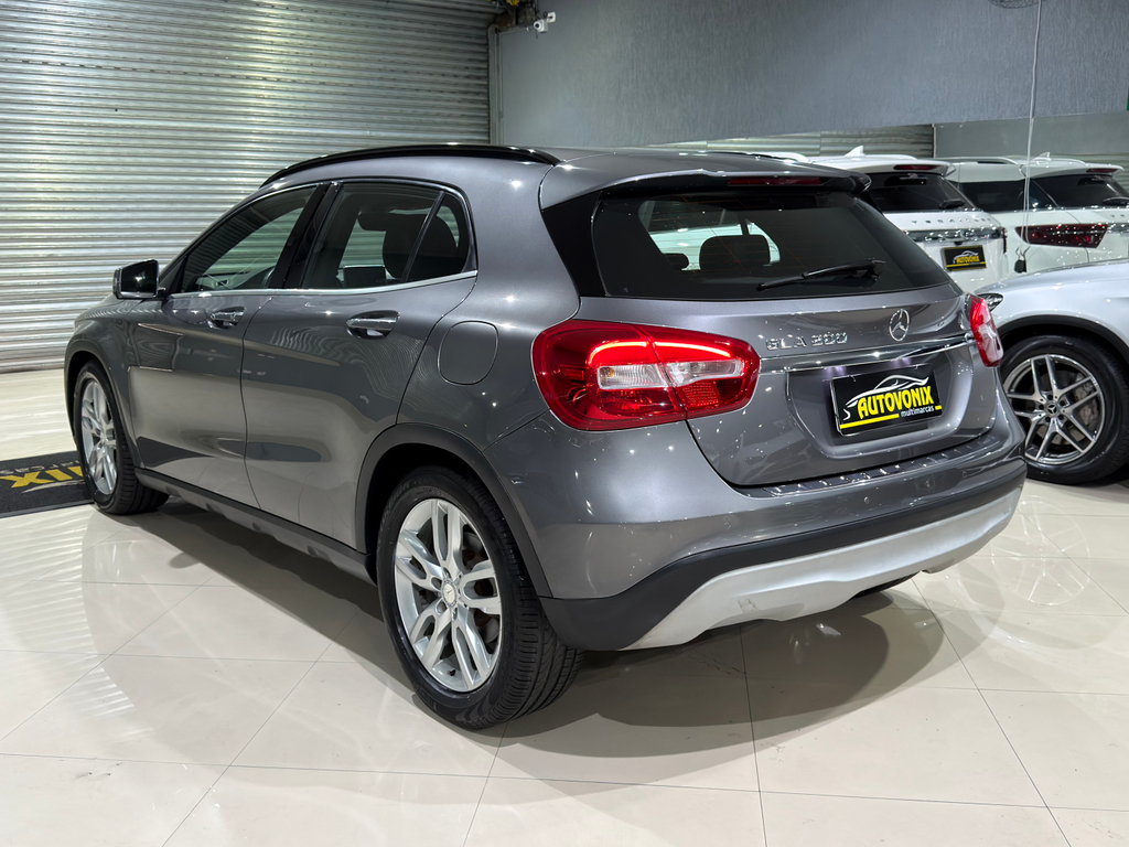 Mercedes Benz GLA-200 Cinza