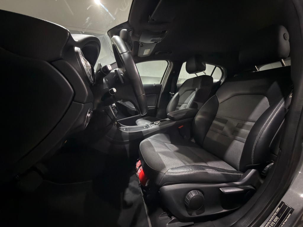 Mercedes Benz GLA-200 Cinza