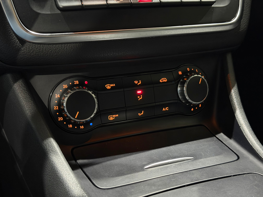 Mercedes Benz GLA-200 Cinza