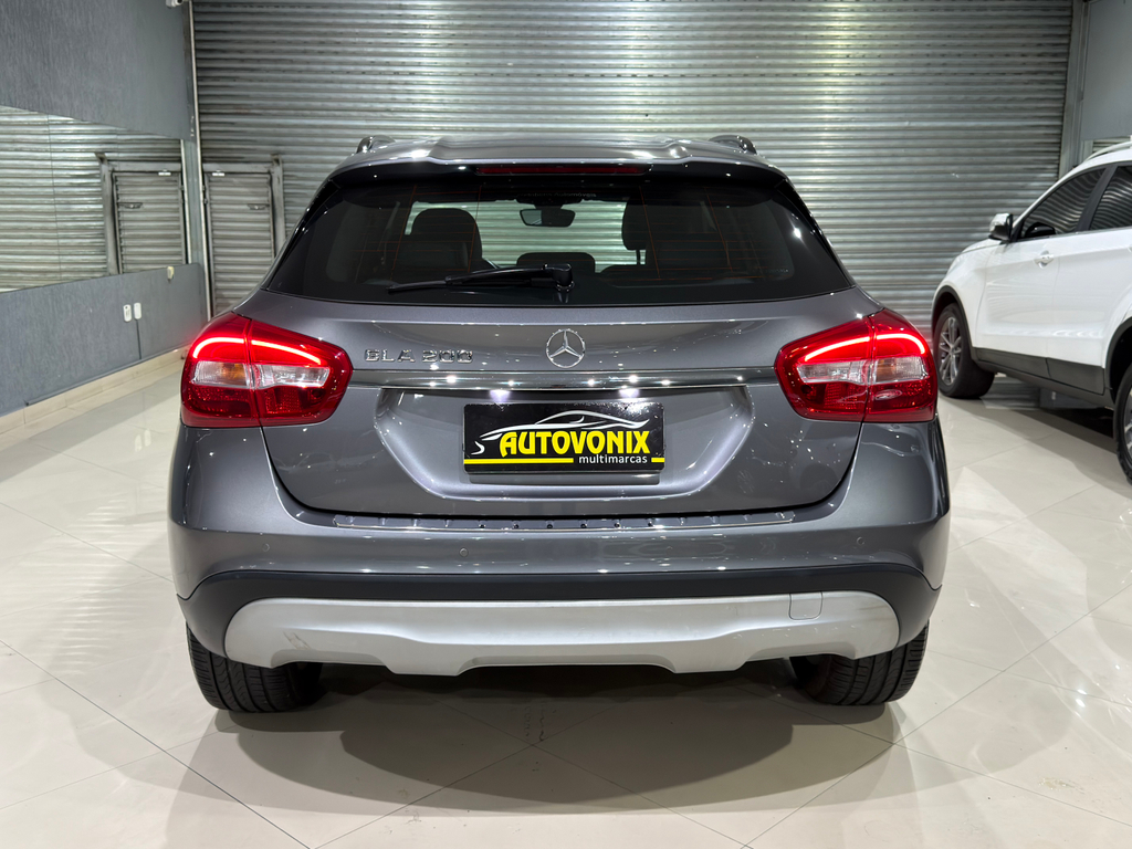 Mercedes Benz GLA-200 Cinza