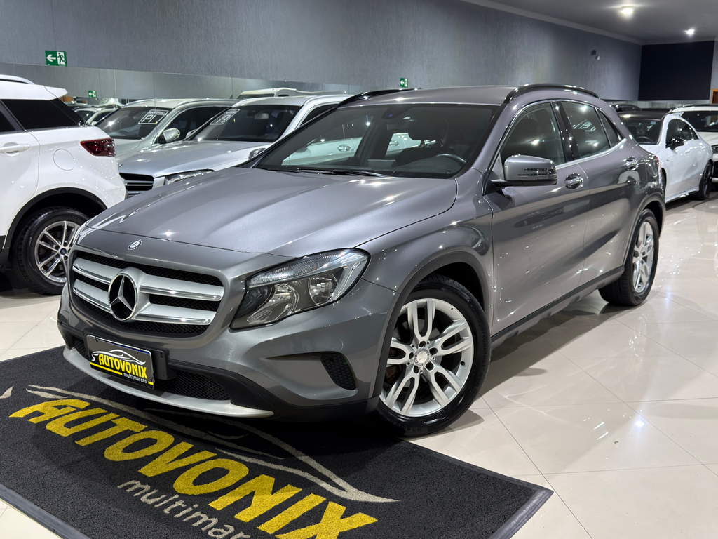Mercedes Benz GLA-200 Cinza