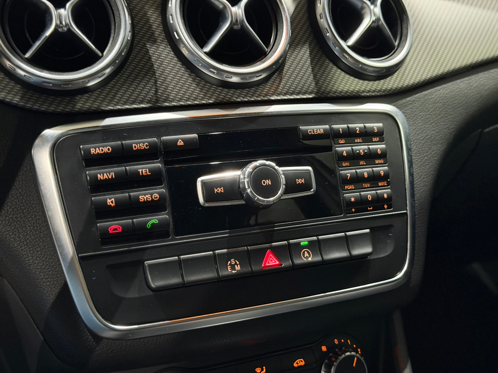 Mercedes Benz GLA-200 Cinza