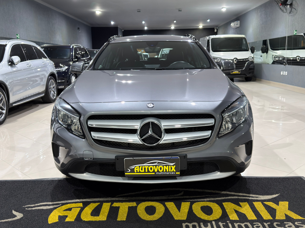Mercedes Benz GLA-200 Cinza