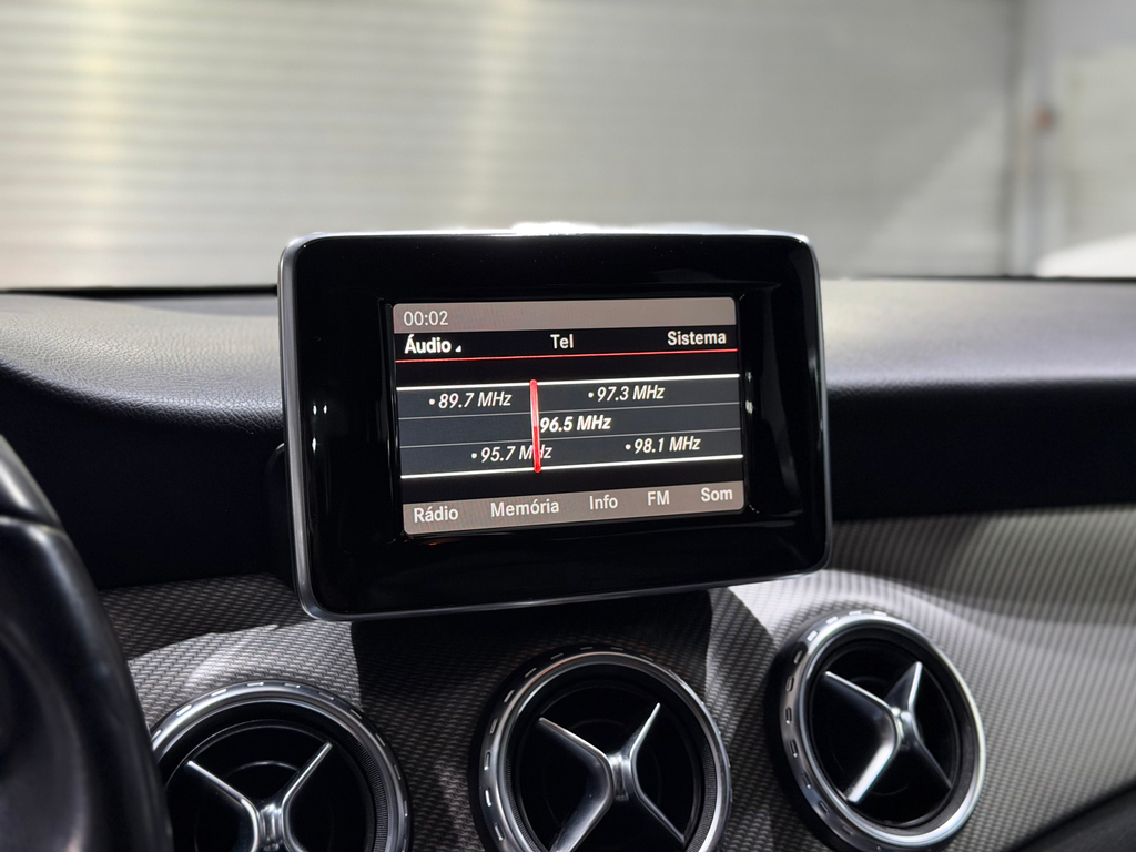 Mercedes Benz GLA-200 Cinza