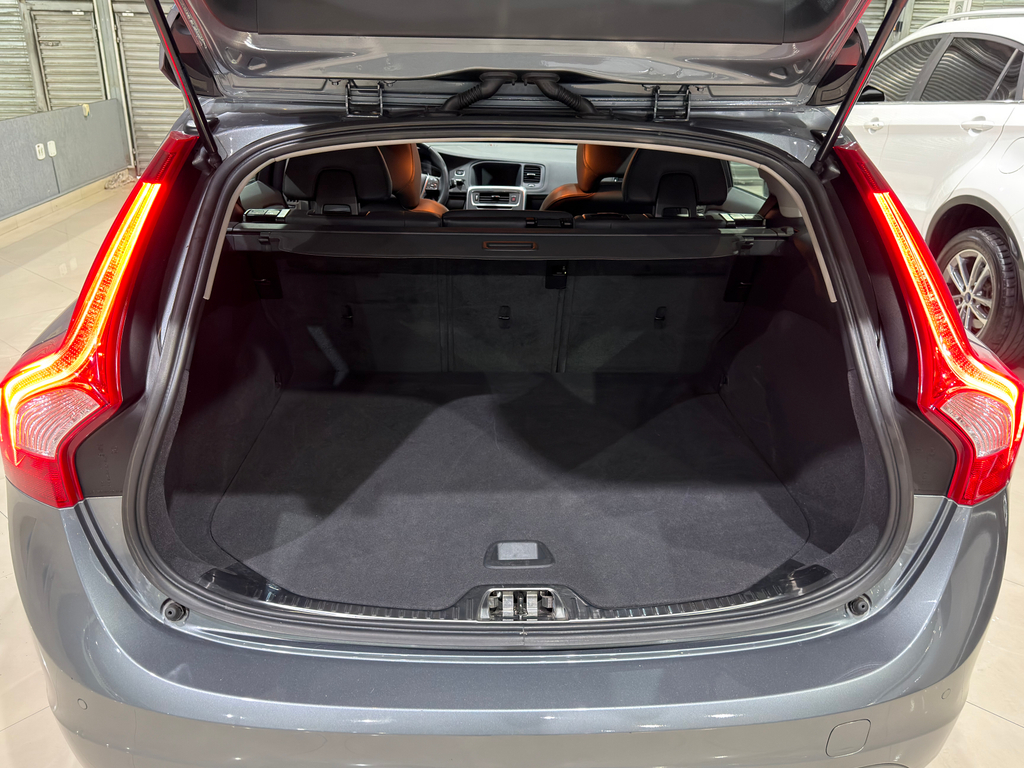 Volvo V60 Cinza