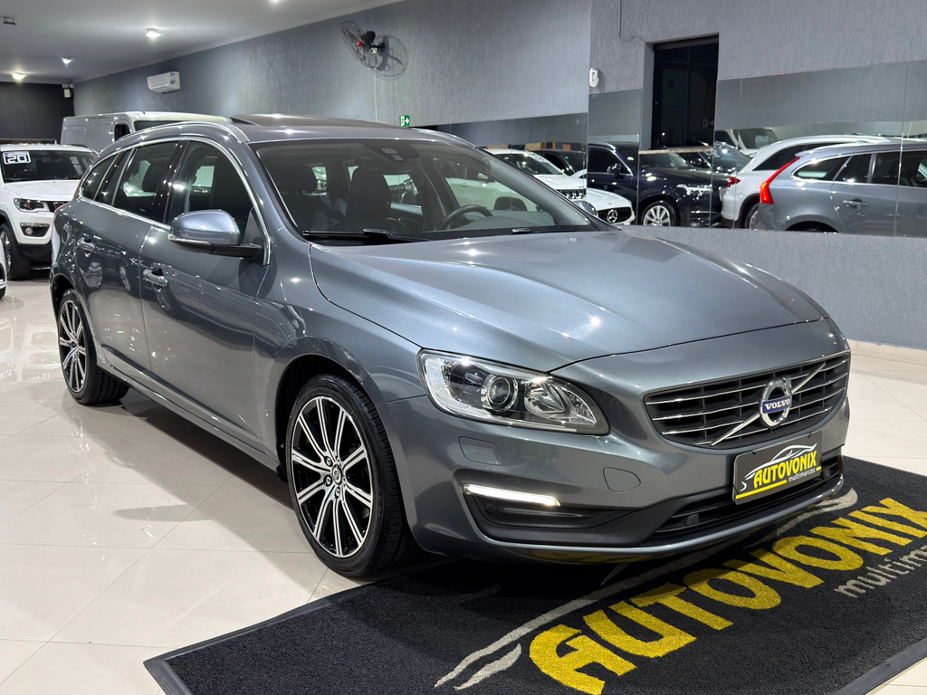 Volvo V60 Cinza