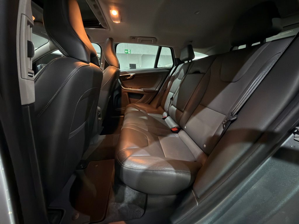 Volvo V60 Cinza
