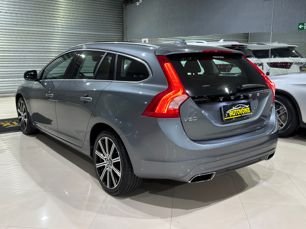 Volvo V60 Cinza