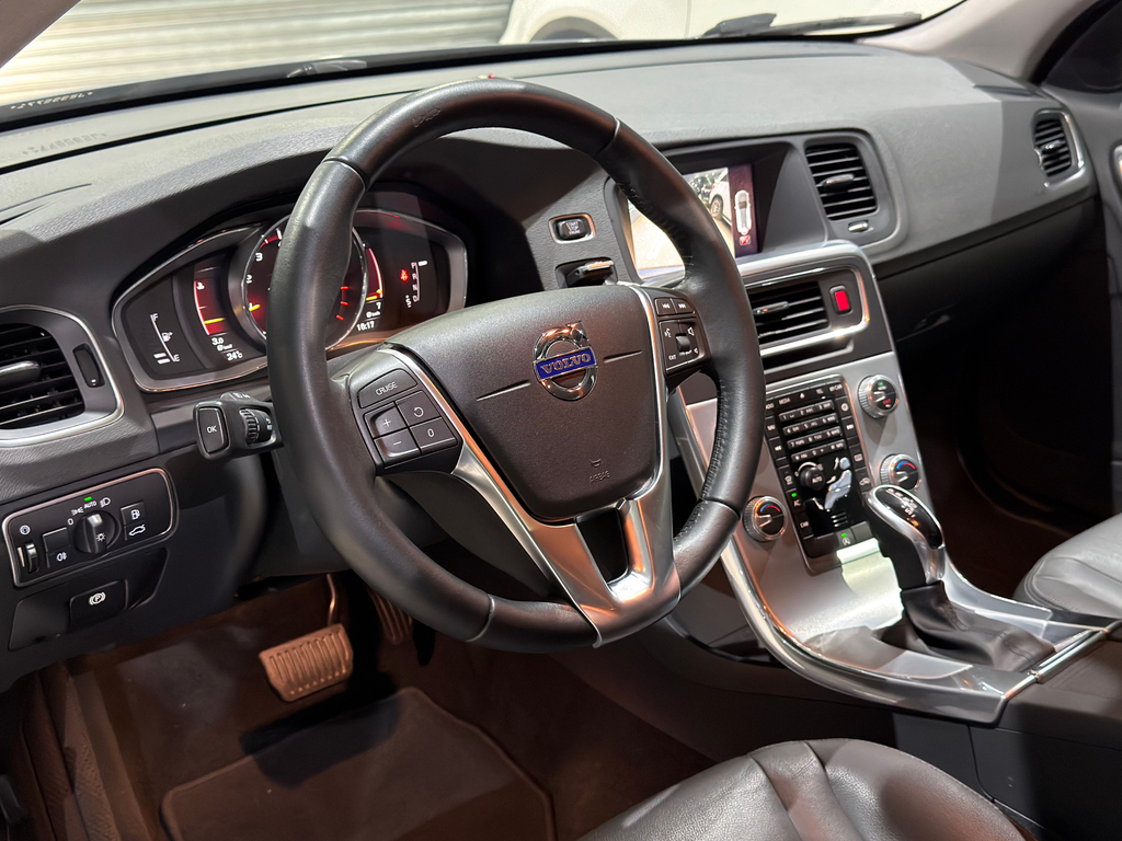 Volvo V60 Cinza