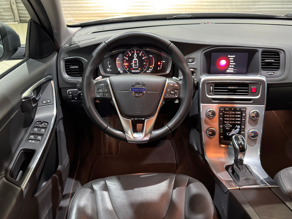 Volvo V60 Cinza