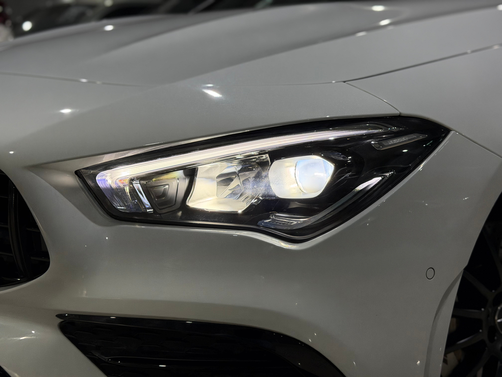 Mercedes Benz CLA-35 AMG Branco