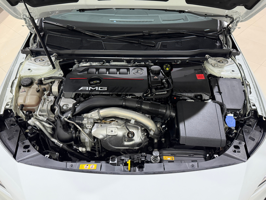 Mercedes Benz CLA-35 AMG Branco