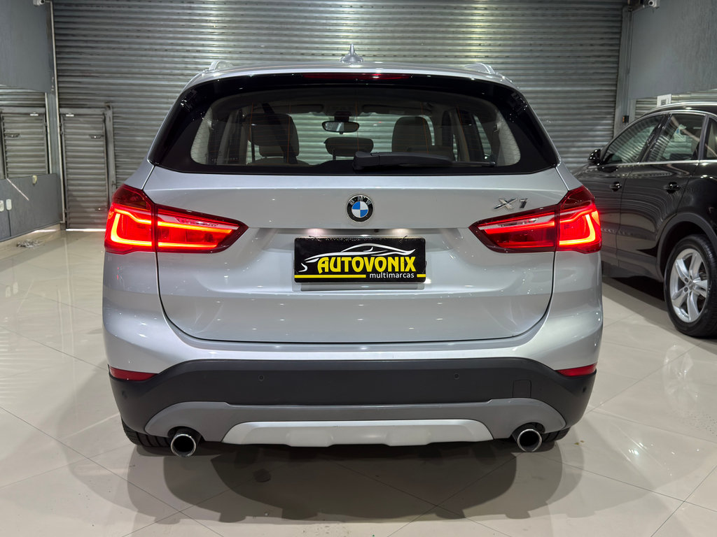 BMW X1 Prata