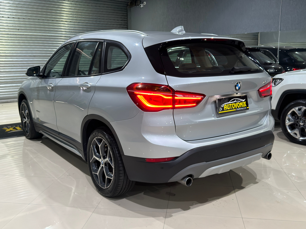 BMW X1 Prata