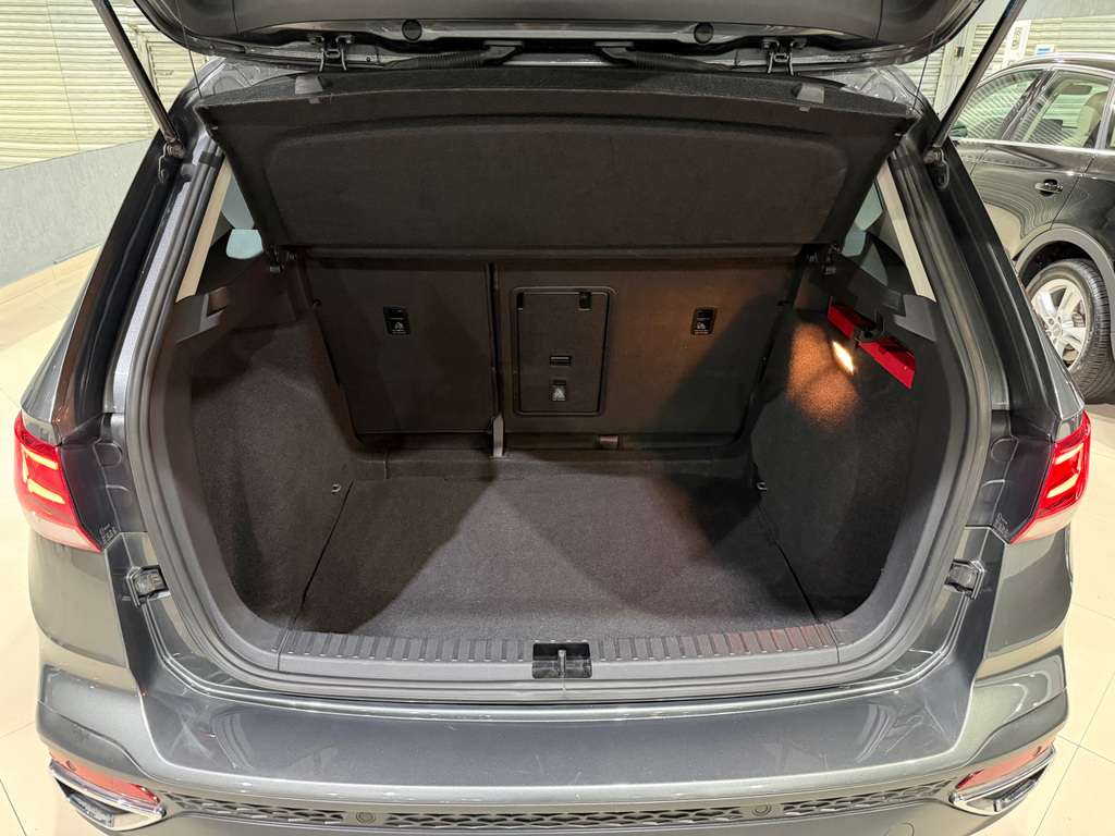 Volkswagen TAOS Cinza