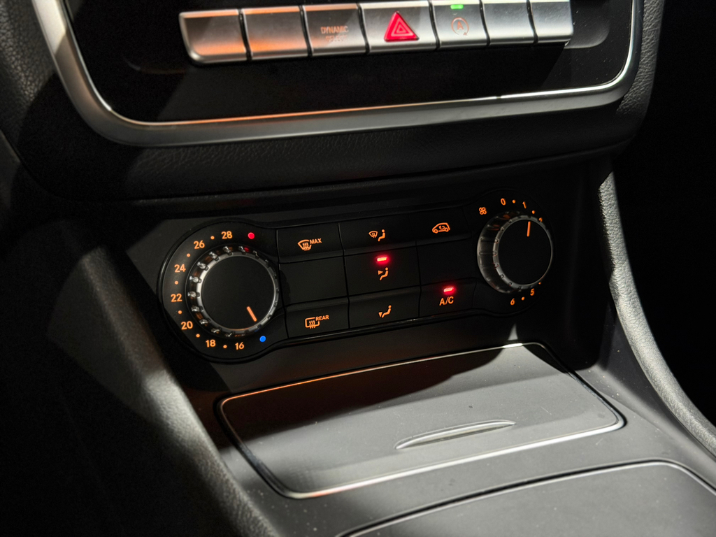 Mercedes Benz GLA-200 Preto