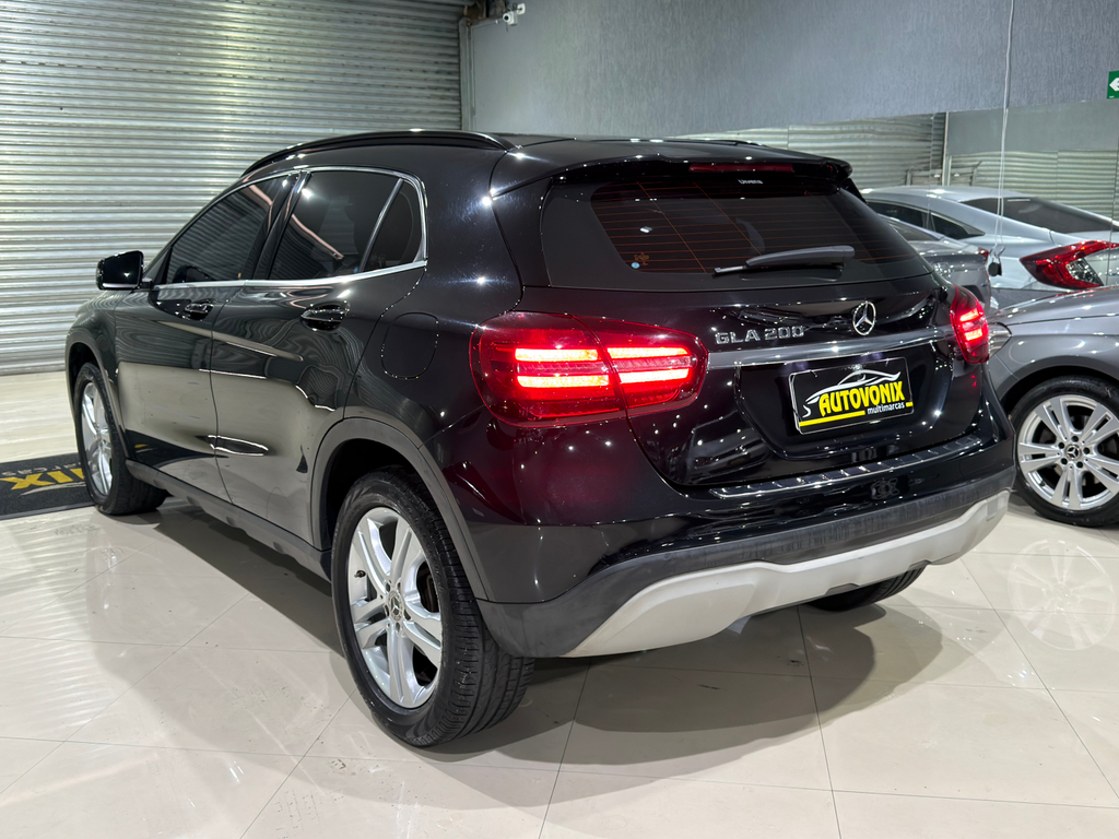 Mercedes Benz GLA-200 Preto