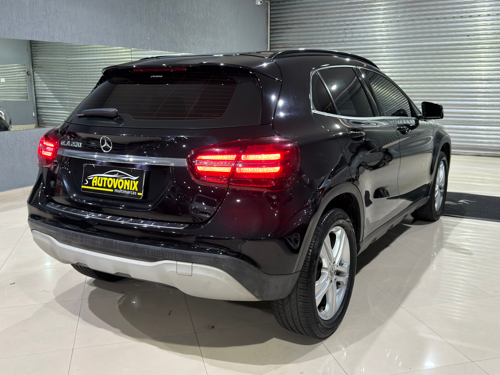 Mercedes Benz GLA-200 Preto