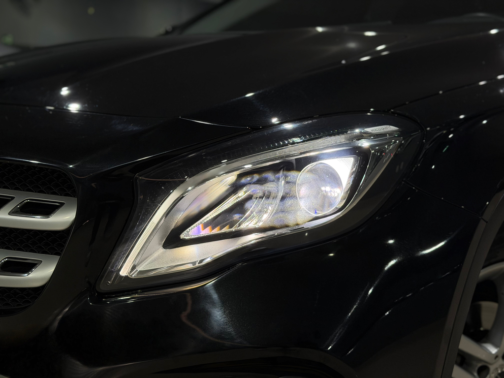 Mercedes Benz GLA-200 Preto