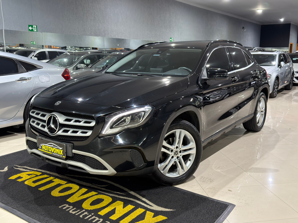 Mercedes Benz GLA-200 Preto