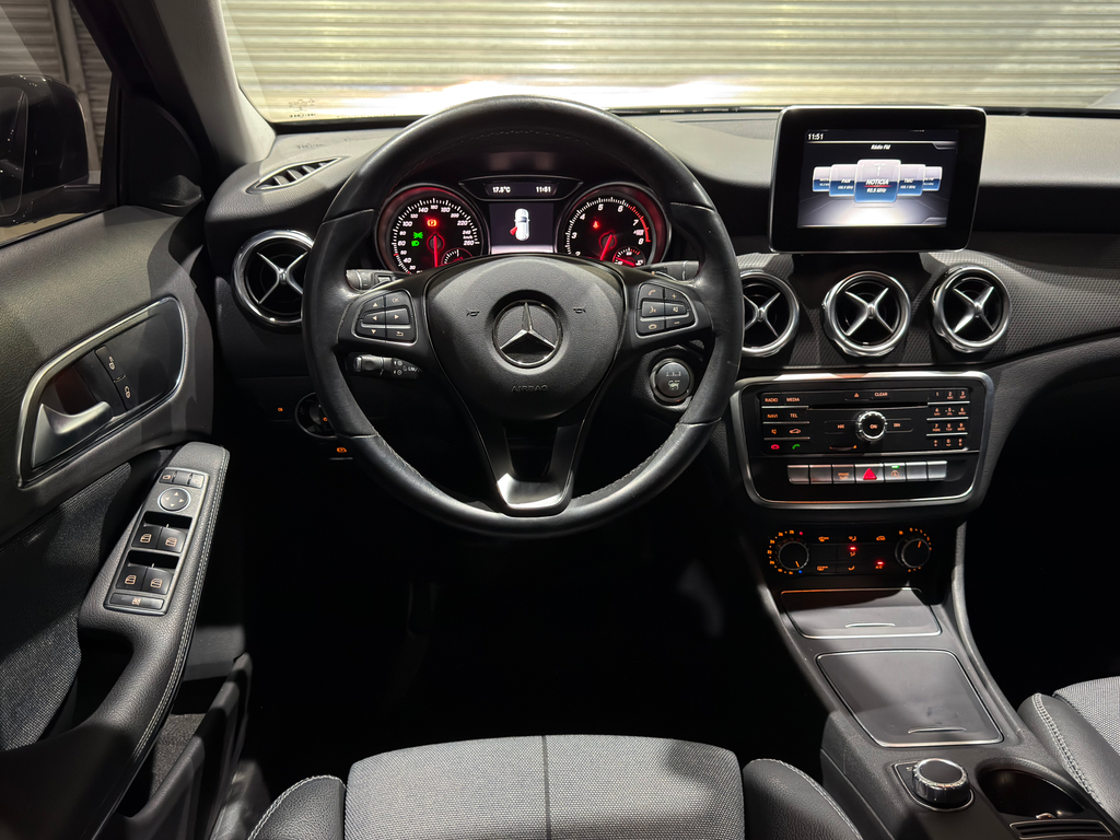 Mercedes Benz GLA-200 Preto