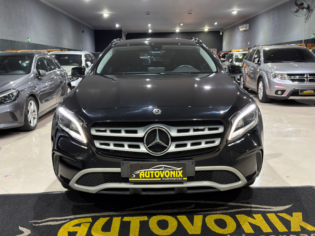Mercedes Benz GLA-200 Preto
