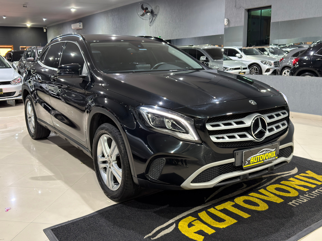 Mercedes Benz GLA-200 Preto