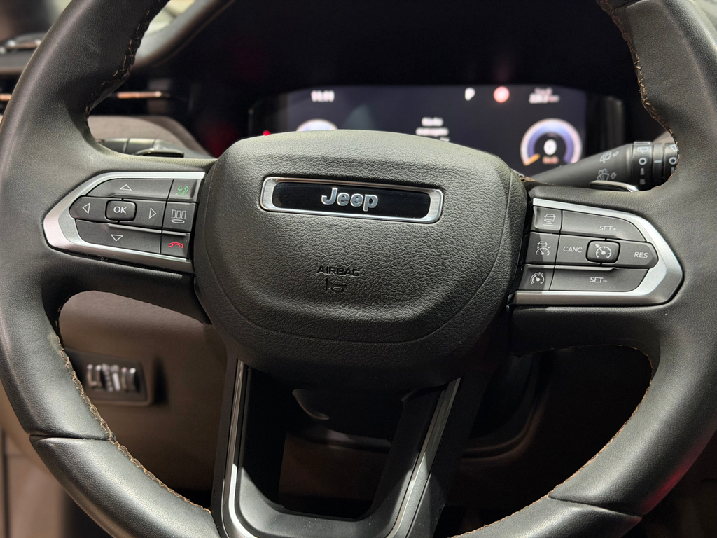 Jeep Commander Dourado