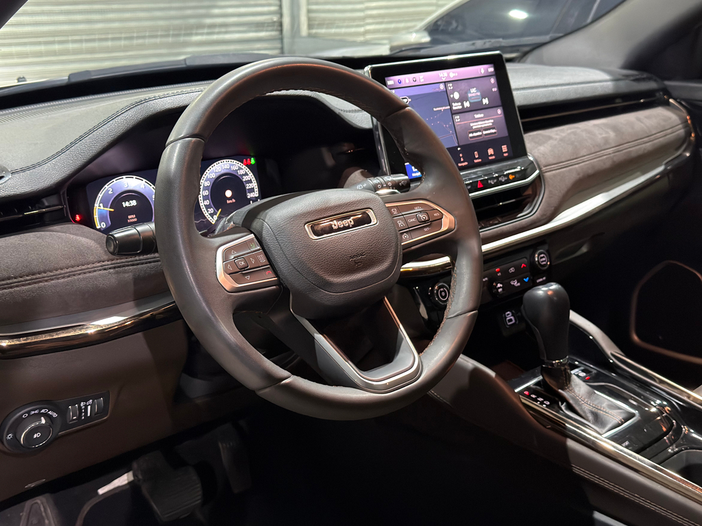 Jeep Commander Dourado