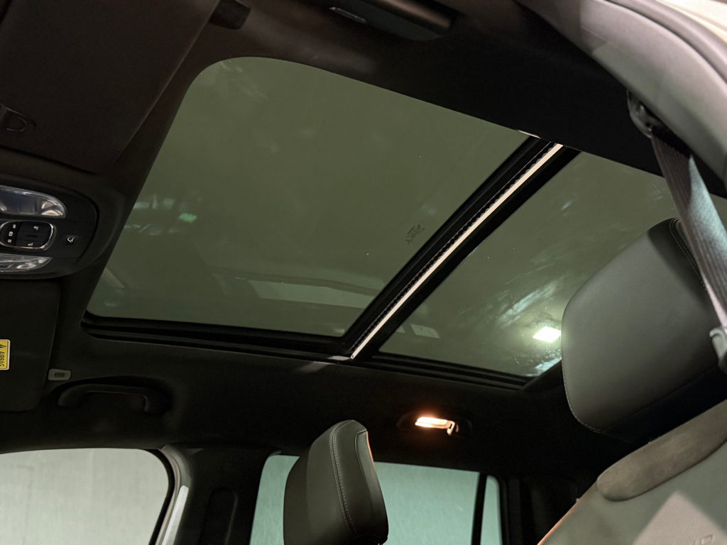 Jeep Commander Dourado