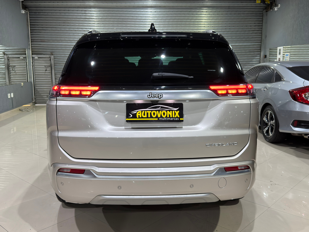 Jeep Commander Dourado