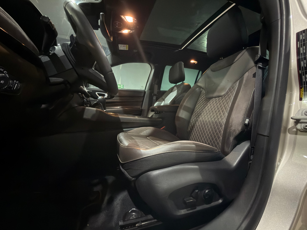 Jeep Commander Dourado