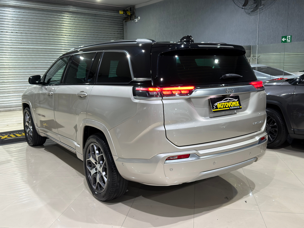 Jeep Commander Dourado