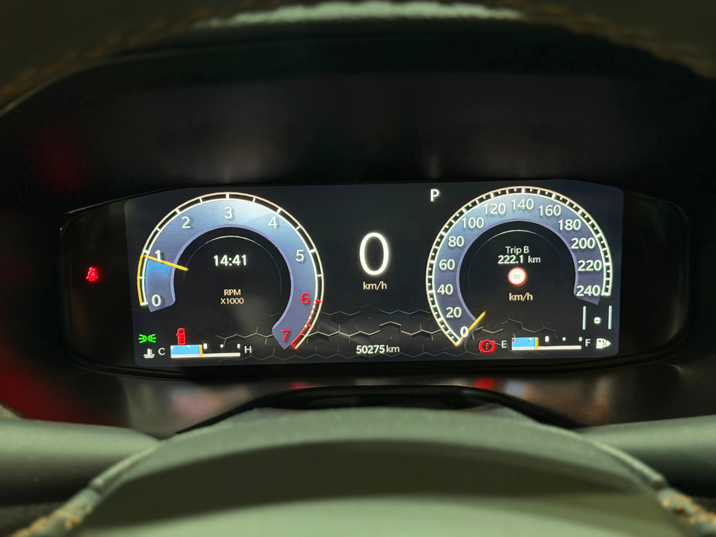 Jeep Commander Dourado