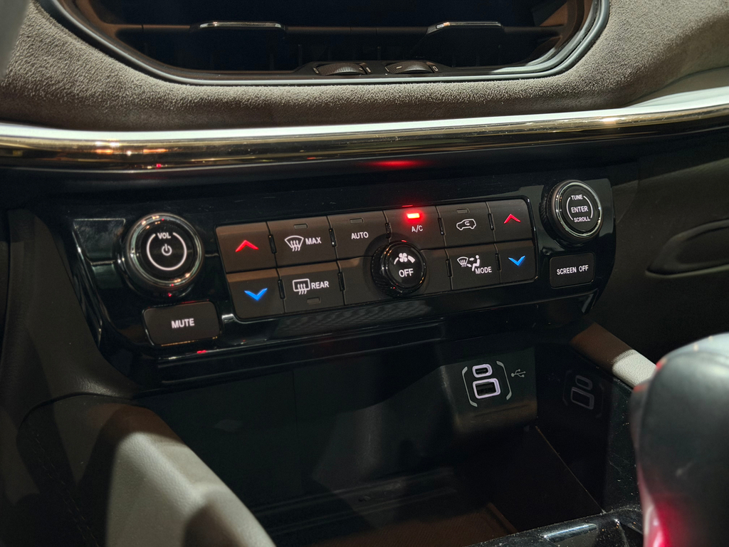 Jeep Commander Dourado