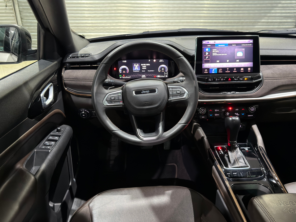 Jeep Commander Dourado